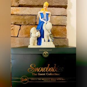 Snowbabies: Cinderella w two babies! Beautiful addition to any collection.